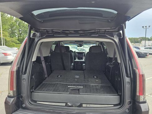 Used 2017 Cadillac Escalade Luxury image 6
