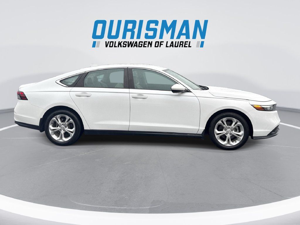 Used 2023 Honda Accord LX image 9
