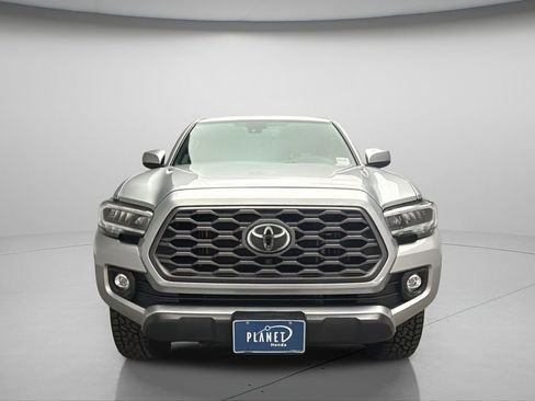 Used 2022 Toyota Tacoma TRD Off-Road w/ TRD Premium Off Road Package AWD/4WD image 8