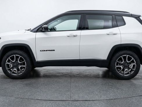Used 2025 Jeep Compass Trailhawk AWD/4WD image 5