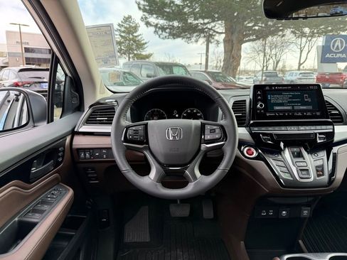 Certified 2026 Honda Odyssey Touring image 3