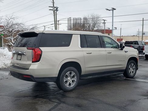Used 2023 GMC Yukon XL SLE w/ Gmc Pro Safety Plus Package image 3