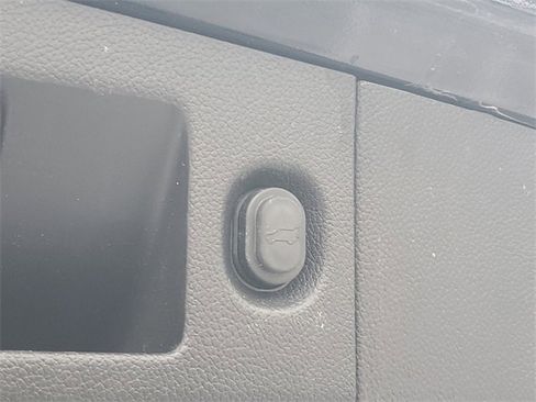 Used 2019 GMC Yukon SLE w/ SLE Value Package image 8