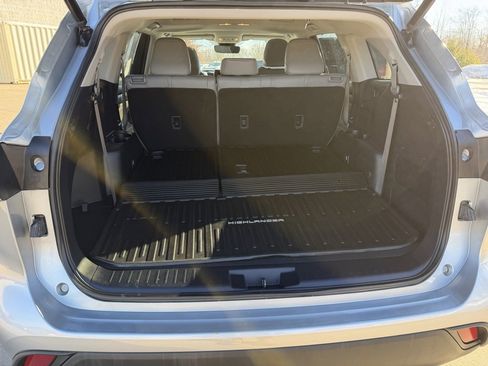 Certified 2023 Toyota Highlander XLE image 31