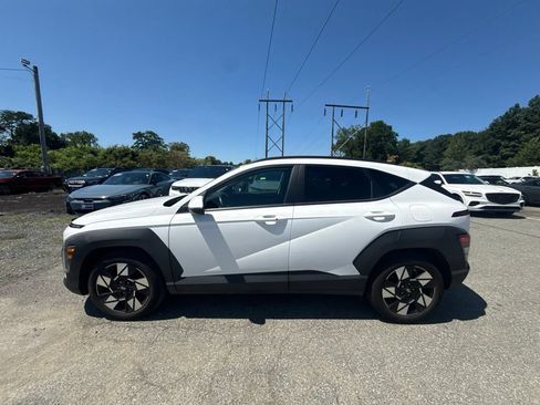 Used 2024 Hyundai Kona SEL FWD image 2