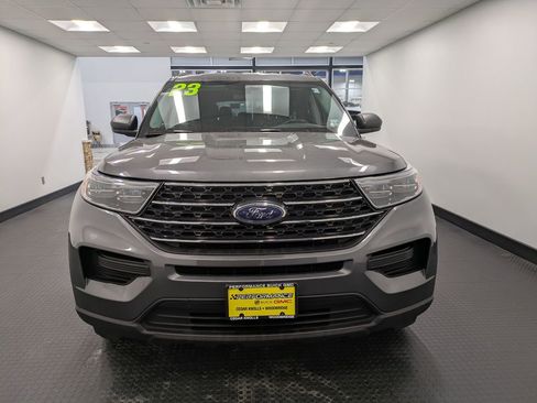 Used 2023 Ford Explorer XLT image 2