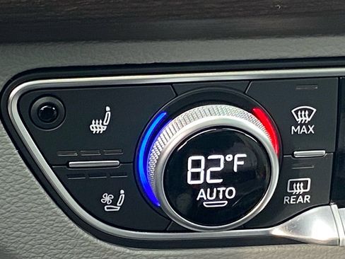 Used 2024 Audi Q5 e Premium Plus w/ Premium Plus Package image 17