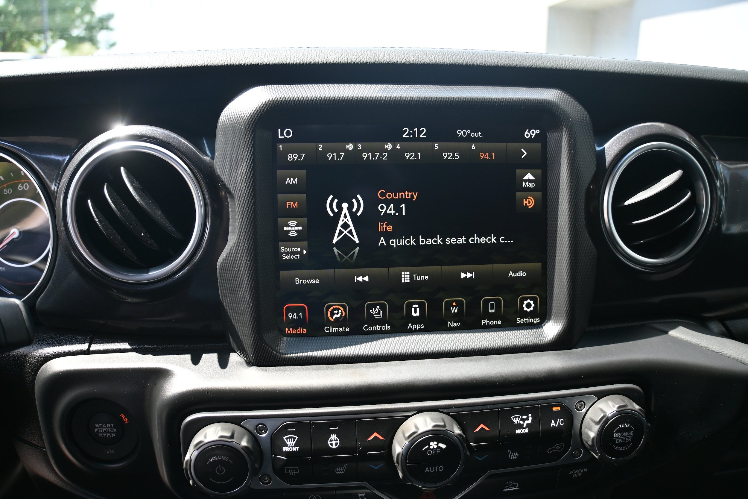 Used 2023 Jeep Wrangler Unlimited Sahara AWD/4WD image 13