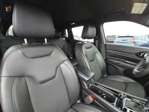 Used 2025 Jeep Compass Latitude w/ Altitude Special Edition image 17