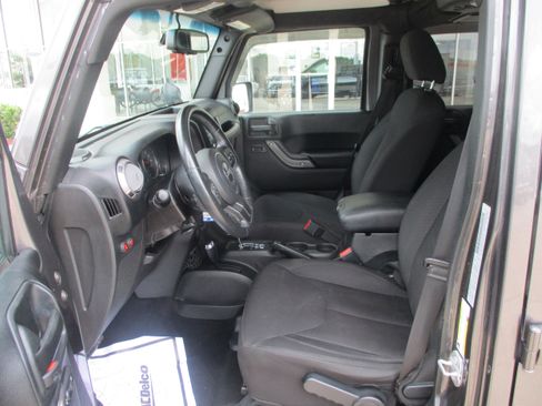 Used 2018 Jeep Wrangler Unlimited Sport S AWD/4WD image 4