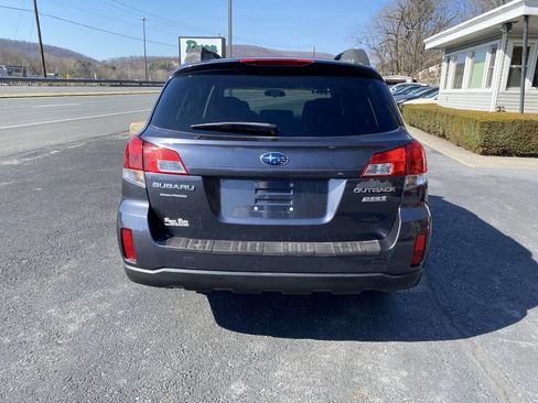 Used 2011 Subaru Outback 2.5i Premium image 8