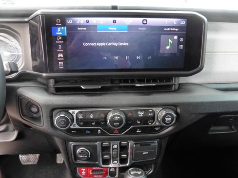 Used 2024 Jeep Wrangler Unlimited AWD/4WD image 5