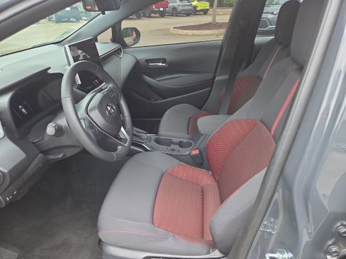 Used 2026 Toyota Corolla SE w/ SE Package FWD image 9