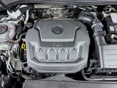 Used 2021 Volkswagen Tiguan SE image 33