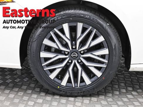 Used 2025 Nissan Altima 2.5 SV FWD image 32