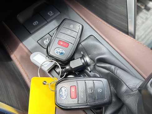 Used 2022 Toyota Venza Limited w/ Advanced Technology Package AWD/4WD image 34