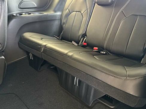 New 2026 Chrysler Pacifica Select image 12