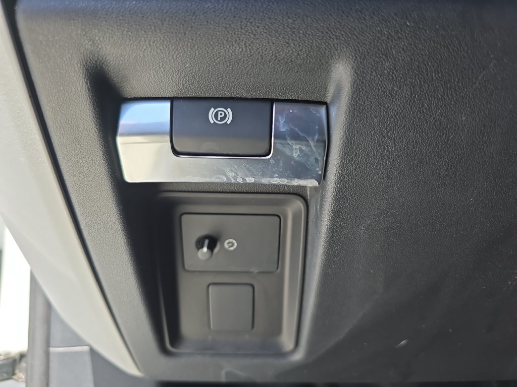 Used 2025 Land Rover Defender 110 S AWD/4WD image 26