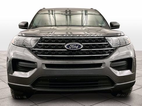 Used 2022 Ford Explorer XLT AWD/4WD image 3
