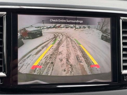 Used 2023 Chrysler Pacifica Touring-L image 19