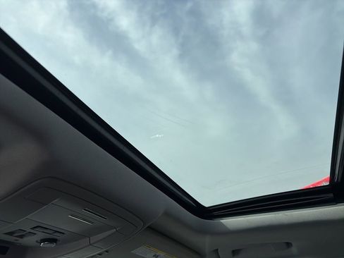 Used 2020 Chevrolet Suburban Premier image 40