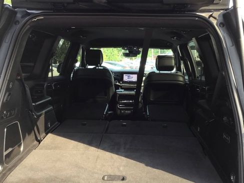 Used 2024 Jeep Wagoneer Series III AWD/4WD image 9