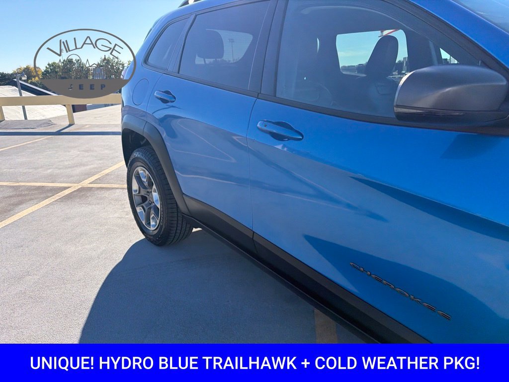 Used 2019 Jeep Cherokee Trailhawk w/ Cold Weather Group AWD/4WD image 18