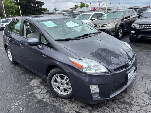 Used 2011 Toyota Prius Three image 2