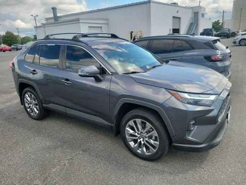 Used 2022 Toyota RAV4 XLE Premium AWD/4WD image 9