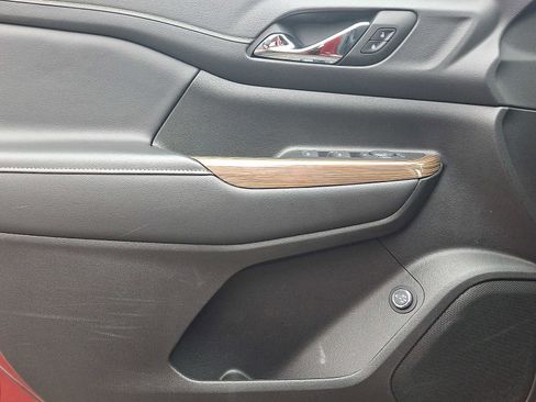 Certified 2023 GMC Acadia SLE w/ Driver Convenience Package image 16