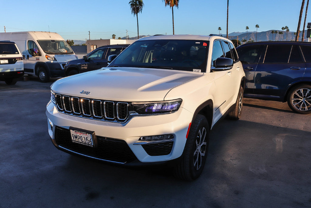 Used 2024 Jeep Grand Cherokee Limited RWD image 3