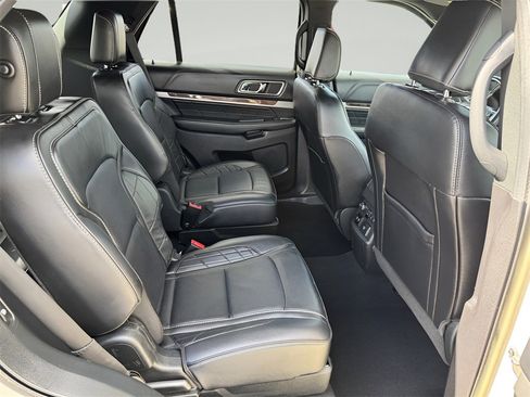 Used 2018 Ford Explorer Platinum image 31
