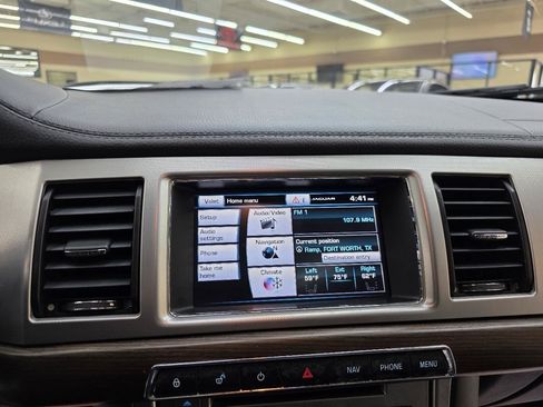 Used 2014 Jaguar XF RWD image 31