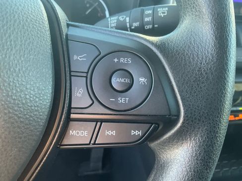 Used 2025 Toyota RAV4 XLE image 20