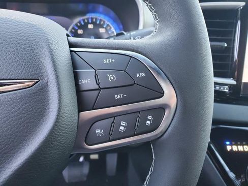 Used 2026 Chrysler Voyager LX FWD image 11