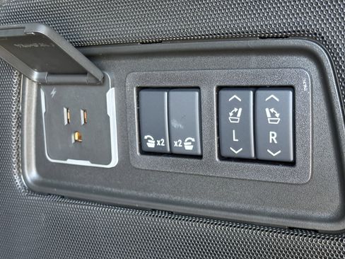 New 2026 Cadillac Escalade Luxury image 10