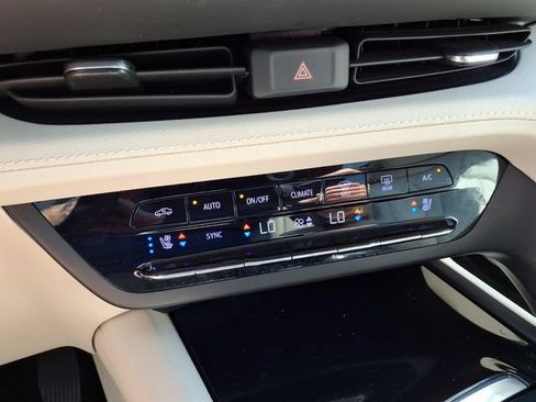 Used 2023 Buick Envision Avenir FWD image 31