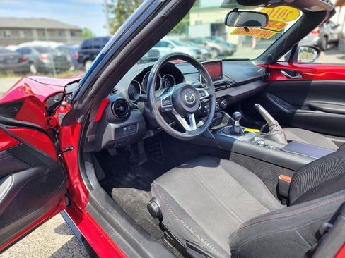 Used 2016 MAZDA MX-5 Miata Club RWD image 14
