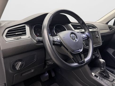 Used 2018 Volkswagen Tiguan SEL AWD/4WD image 7