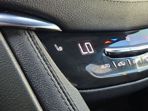 Used 2023 Cadillac XT6 Luxury FWD image 21