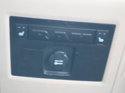 Used 2014 RAM 1500 Laramie w/ Convenience Group image 30