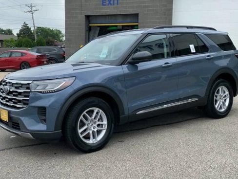 Certified 2025 Ford Explorer Active AWD/4WD image 5