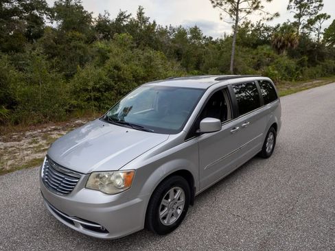Used 2012 Chrysler Town & Country Touring w/ Entertainment Group #1 FWD image 1
