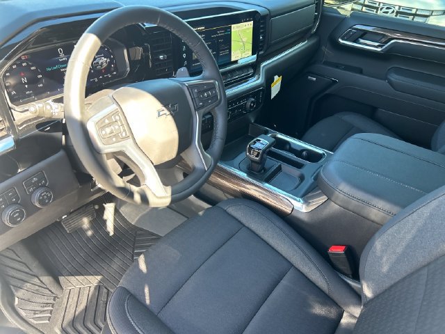 Used 2026 Chevrolet Silverado 1500 LT Trail Boss w/ Convenience Package II AWD/4WD image 14