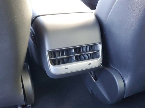 Used 2023 Tesla Model 3 Standard Range image 13