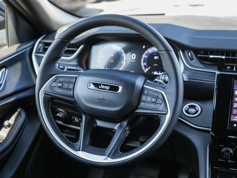 New 2025 Jeep Grand Cherokee L Altitude image 16