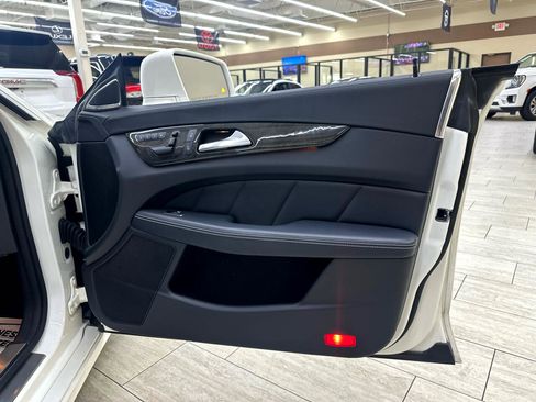 Used 2014 Mercedes-Benz CLS 550 4MATIC w/ Premium 1 Package image 37