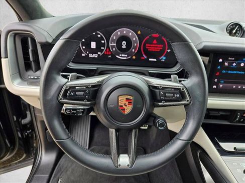 Used 2024 Porsche Cayenne S AWD/4WD image 14