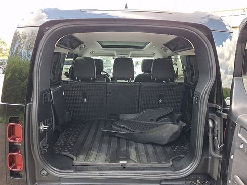 Used 2023 Land Rover Defender 110 SE AWD/4WD image 28