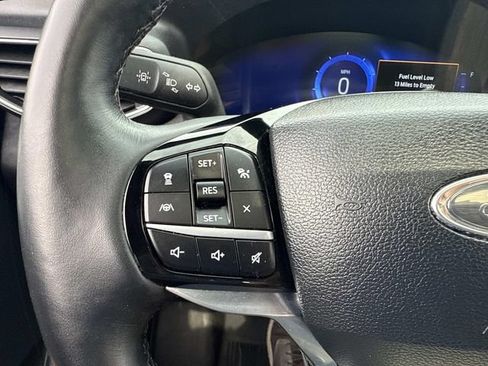 Used 2023 Ford Explorer Platinum w/ Technology Package AWD/4WD image 38